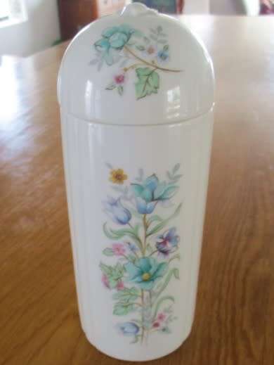 Oriental Porcelain A Large Lidded Jar Made In Japan Exclusively For Elizabeth Arden Rare